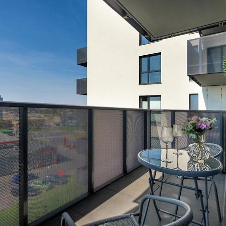 Wojciechowskiego Apartment With Parking By Noclegi Renters 波兹南 外观 照片